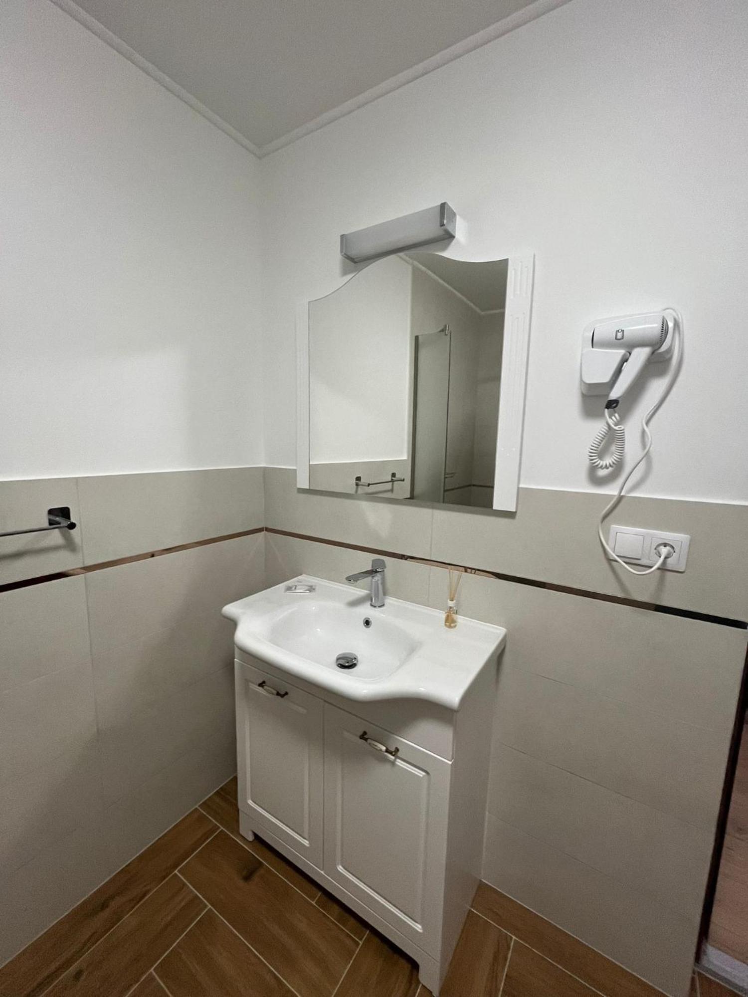 Kilometru108 Otel Leordina Dış mekan fotoğraf
