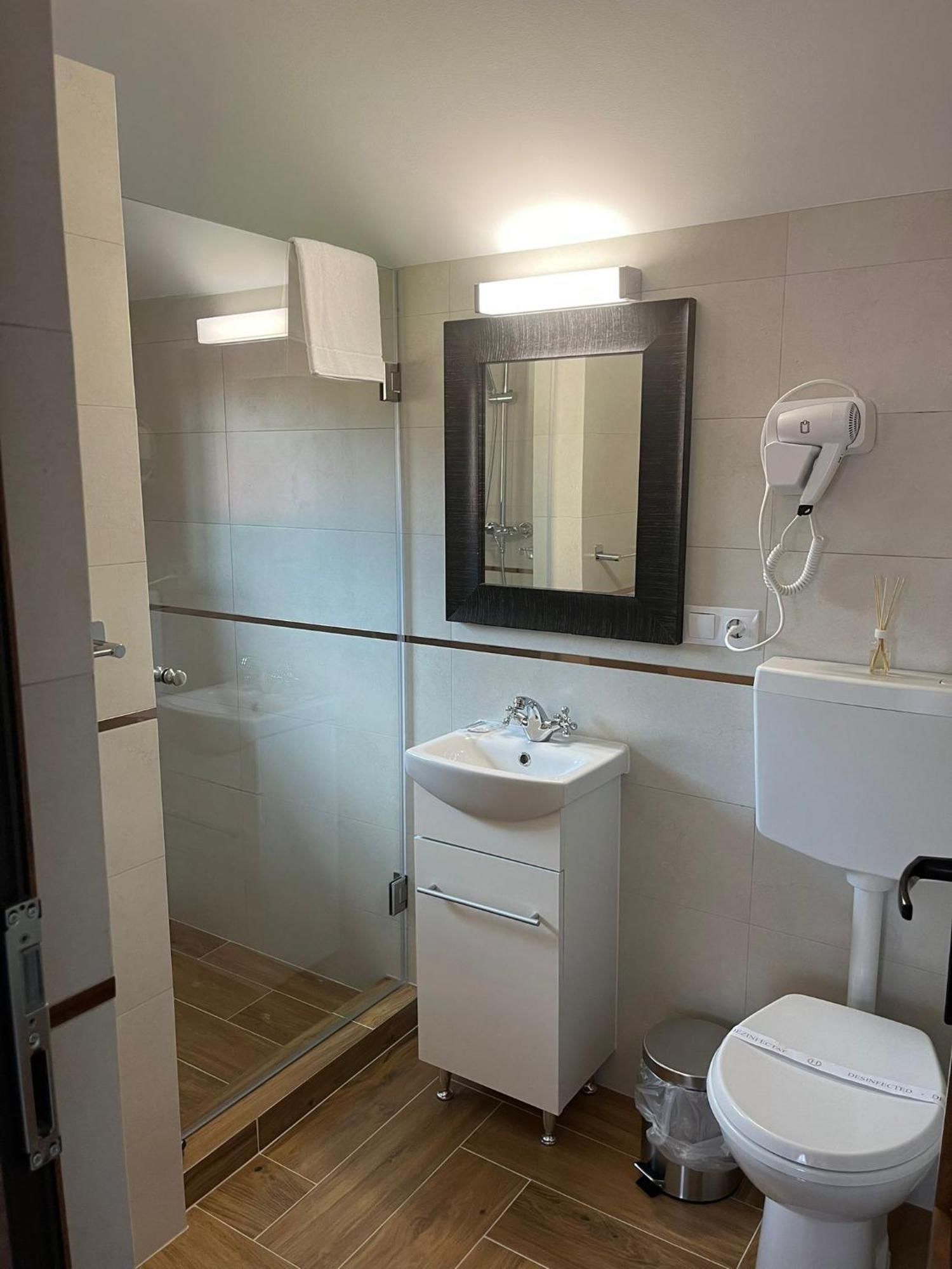 Kilometru108 Otel Leordina Dış mekan fotoğraf