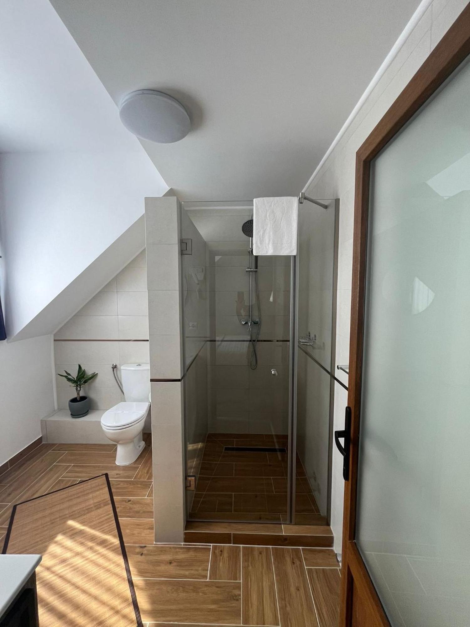 Kilometru108 Otel Leordina Dış mekan fotoğraf
