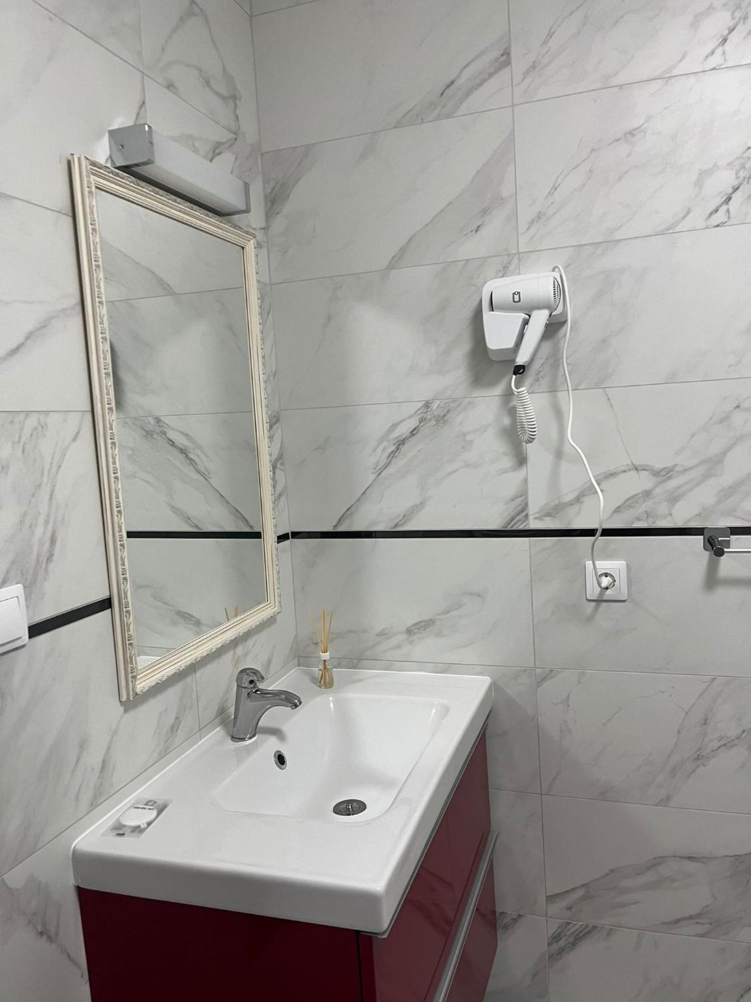 Kilometru108 Otel Leordina Dış mekan fotoğraf