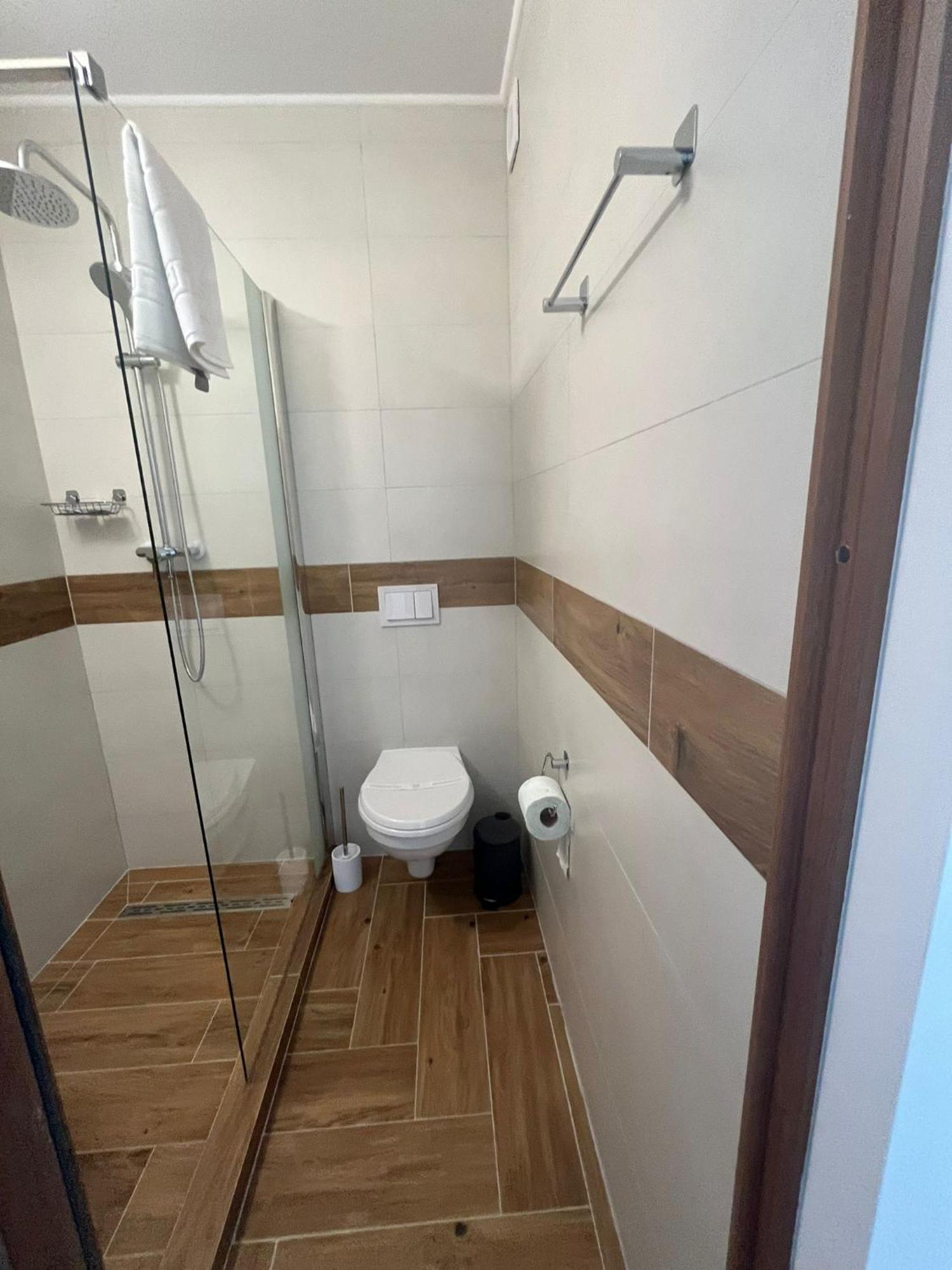 Kilometru108 Otel Leordina Dış mekan fotoğraf